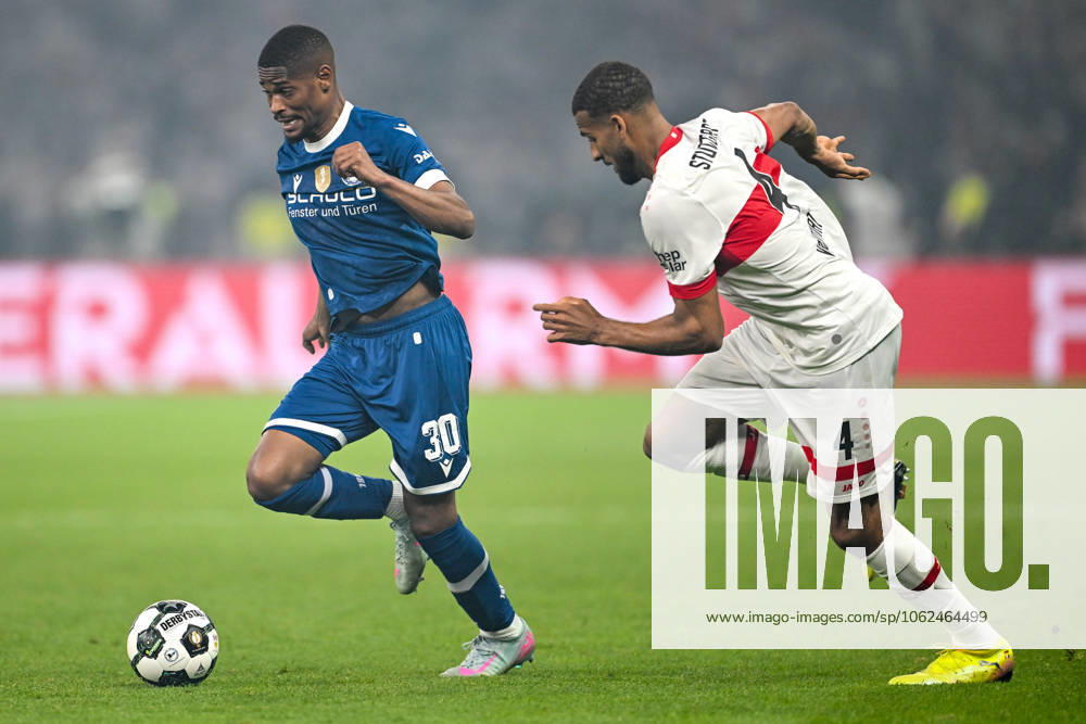 Isaiah Young (DSC Arminia Bielefeld, 30) im Zweikampf mit Josha Vagnoman (VfB Stuttgart, 04), GER, DSC Arminia Bielefeld vs. VfB Stuttgart, Fussball, Herren, DFB-Pokal, Finale, Spielzeit 2024 2025, 24.05.2025, DFB REGULATIONS PROHIBIT ANY USE OF PHOTOGRAPHS AS IMAGE SEQUENCES AND OR QUASI-VIDEO GER, DSC Arminia Bielefeld vs. VfB Stuttgart, Fussball, Herren, DFB-Pokal, Finale, Spielzeit 2024 2025, 24.05.2025, Berlin