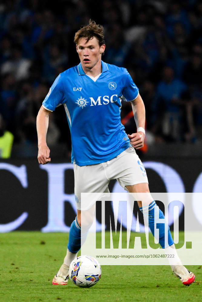 Scott McTominay of SSC Napoli in action during the Serie A football match between SSC Napoli and Cagliari Calcio at Diego Armando Maradona stadium in Napoli (Italy), May 23, 2025. andreaxstaccioli
