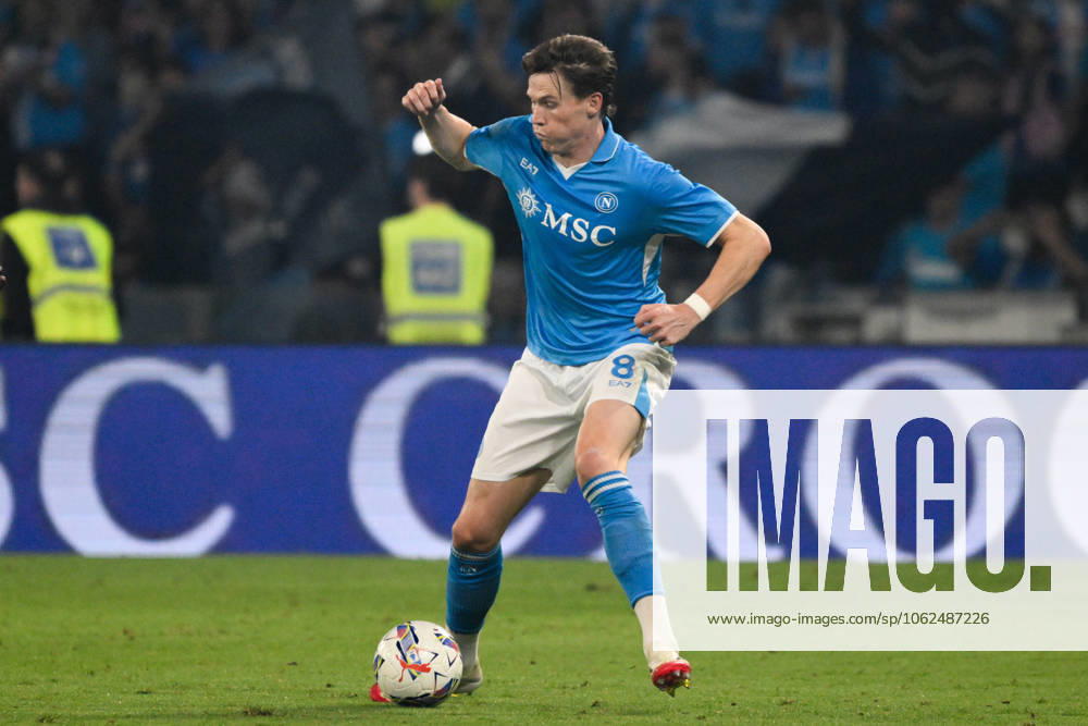 Scott McTominay of SSC Napoli in action during the Serie A football match between SSC Napoli and Cagliari Calcio at Diego Armando Maradona stadium in Napoli (Italy), May 23, 2025. andreaxstaccioli