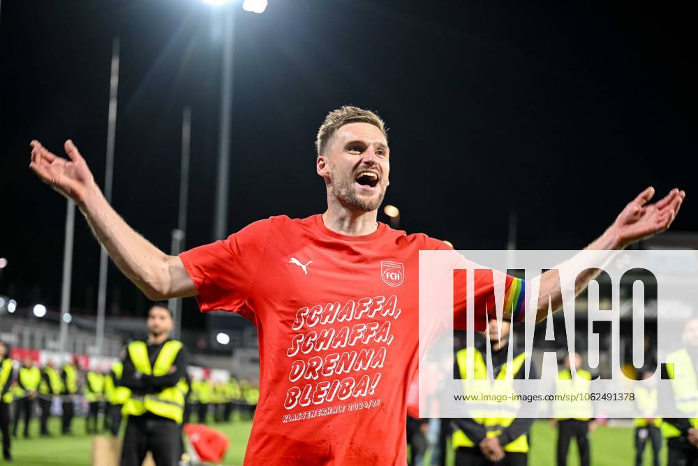 Patrick Mainka (1.FC Heidenheim) gestikuliert, gestik während des Bundesliga-Relegationsrückspiels zwischen der SV Elversberg und dem 1.FC Heidenheim, URSAPHARM-ARENA am 26. May 2025 in Elverberg, Deutschland. (Foto von Harry Langer DeFodi Images) +++ Patrick Mainka (1.FC Heidenheim) gestures during the Bundesliga relegation second leg match between SV Elversberg and 1.FC Heidenheim at URSAPHARM-ARENA on May 26, 2025 in Elverberg, Germany. (Photo by Harry Langer DeFodi Images) DFL regulations prohibit any use of photographs as image sequences and or quasi-video. (Photo by Harry Langer DeFodi Images) DFL regulations prohibit any use of photographs as image sequences and or quasi-video.