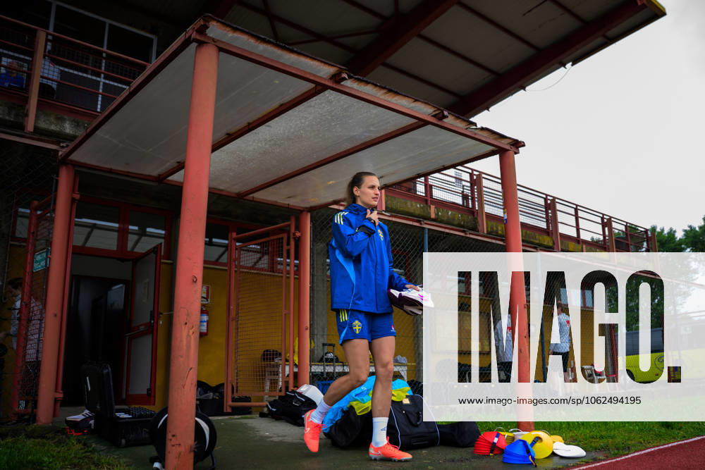 Nathalie Björn of the Swedish womens national football team ahead of a training session on May 27, 2025 in Fidenza. Photo: Ludvig Thunman BILDBYRAN kod LT LT0702 fotboll football soccer fotball sverige sweden dam bbeng