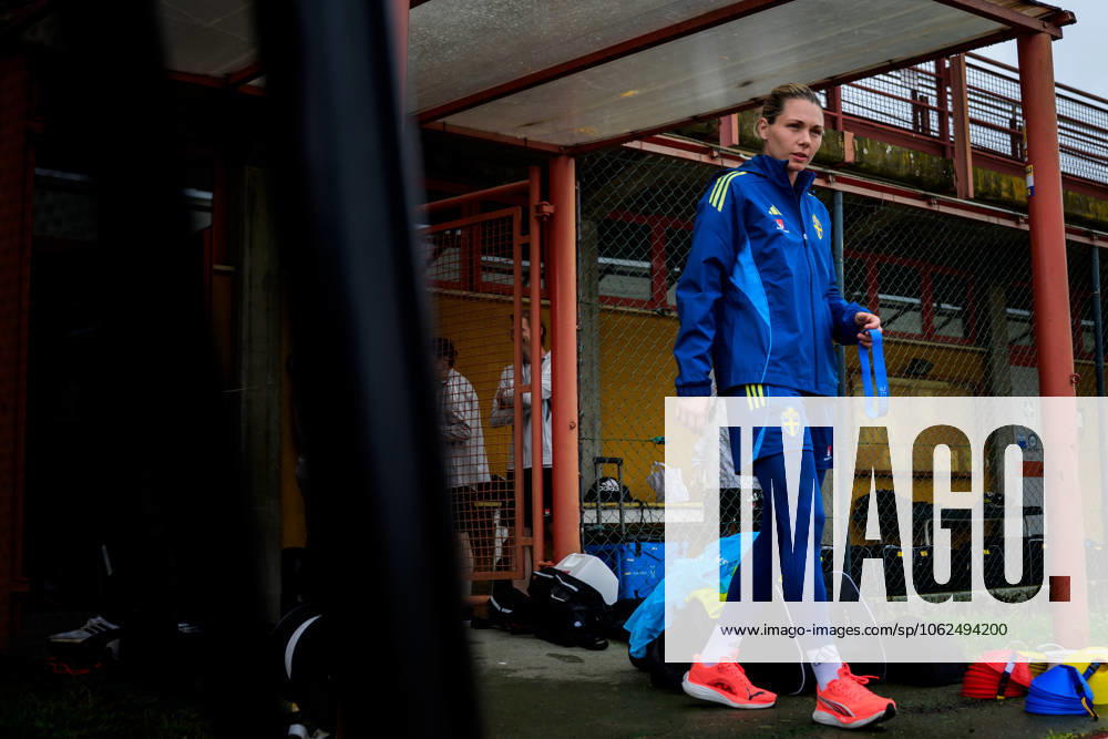 Goalkeeper Jennifer Falk of the Swedish womens national football team ahead of a training session on May 27, 2025 in Fidenza. Photo: Ludvig Thunman BILDBYRAN kod LT LT0702 fotboll football soccer fotball sverige sweden dam bbeng