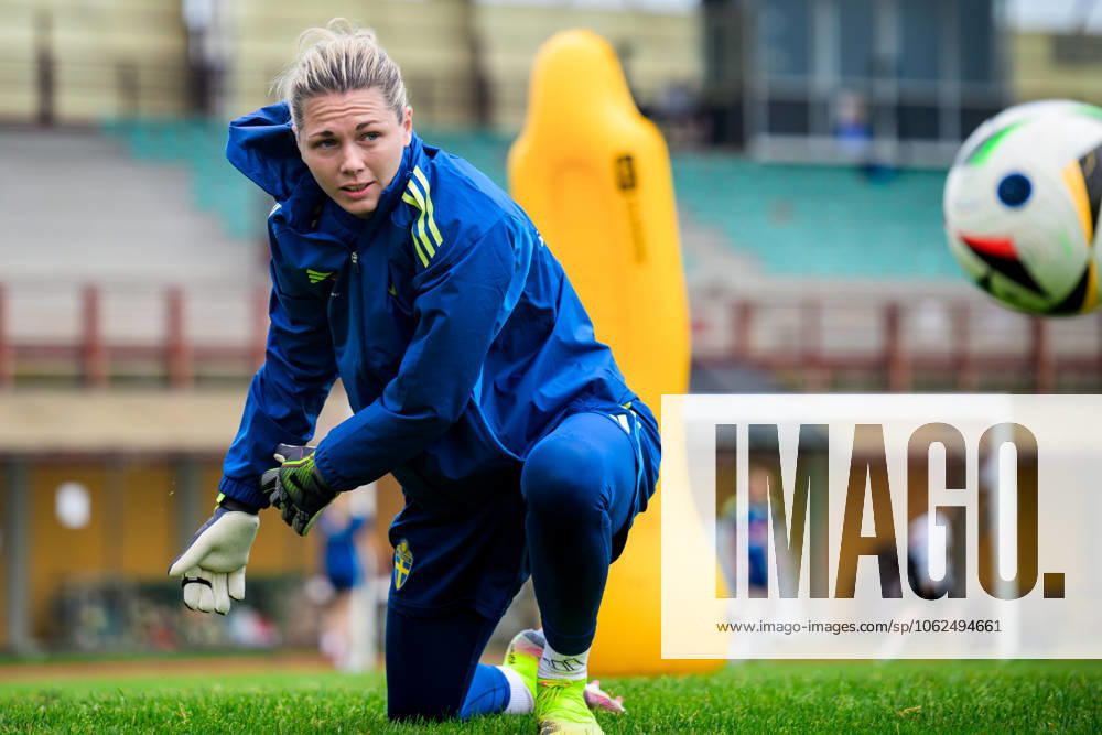 Goalkeeper Jennifer Falk of the Swedish womens national football team during a training session on May 27, 2025 in Fidenza. Photo: Ludvig Thunman BILDBYRAN kod LT LT0702 fotboll football soccer fotball sverige sweden dam bbeng