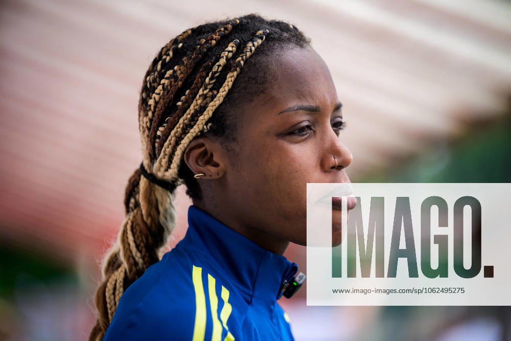 Evelyn Ijeh of the Swedish womens national football team is interviewed by the media after a training session on May 27, 2025 in Fidenza. Photo: Ludvig Thunman BILDBYRAN kod LT LT0702 fotboll football soccer fotball sverige sweden dam bbeng