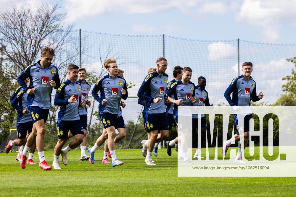Players of the Swedish men s national football team during a training session on May 28, 2025 in Stockholm. Photo: Kenta Jönsson BILDBYRAN COP 210 KJ0245 fotboll football soccer fotball landskamp träning practice training sverige sweden sverige a bbeng