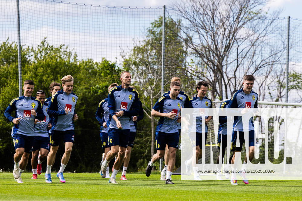 Players of the Swedish men s national football team during a training session on May 28, 2025 in Stockholm. Photo: Kenta Jönsson BILDBYRAN COP 210 KJ0245 fotboll football soccer fotball landskamp träning practice training sverige sweden sverige a bbeng