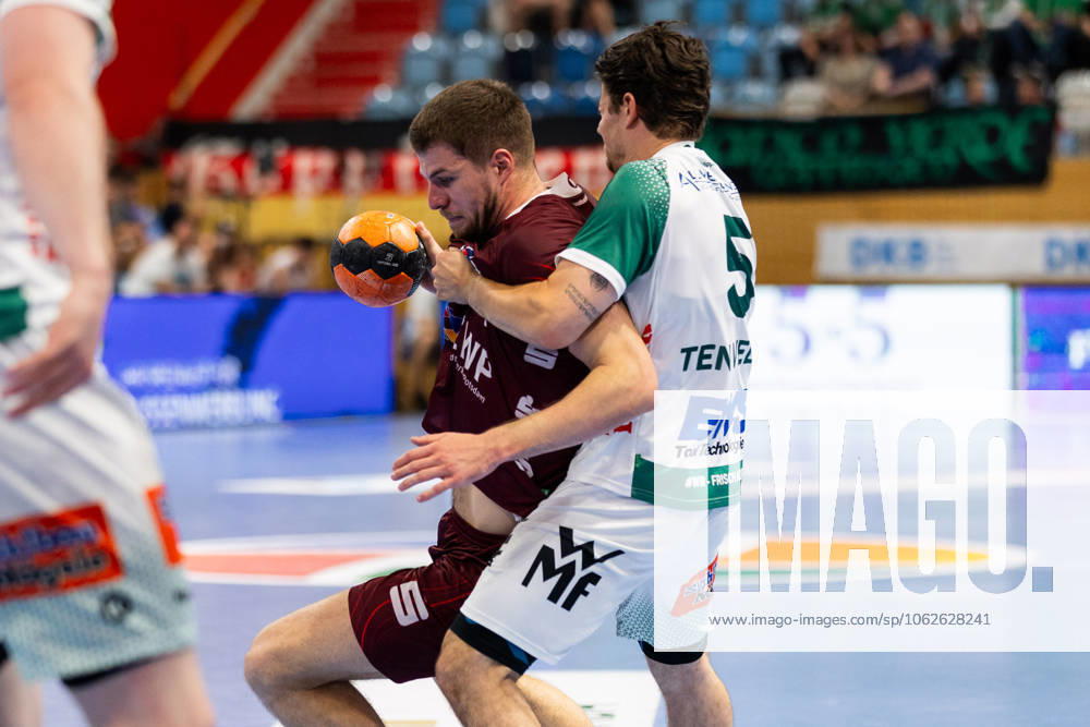 Rutger TEN VELDE (FRISCH AUF! Goeppingen, 05) im Zweikampf gegen Ole SCHRAMM (1. VFL Potsdam, 13) 1. VfL Potsdam (POT) vs. FRISCH AUF! Goeppingen (FAG), Handball, Maenner, Daikin Handball Bundesliga (HBL), 32. Spieltag, Spielzeit 2024 2025, 31.05.2025 1. VfL Potsdam (POT) vs. FRISCH AUF! Goeppingen (FAG), Handball, Maenner, Daikin Handball Bundesliga (HBL), 32. Spieltag, Spielzeit 2024 2025, 31.05.2025 Potsdam