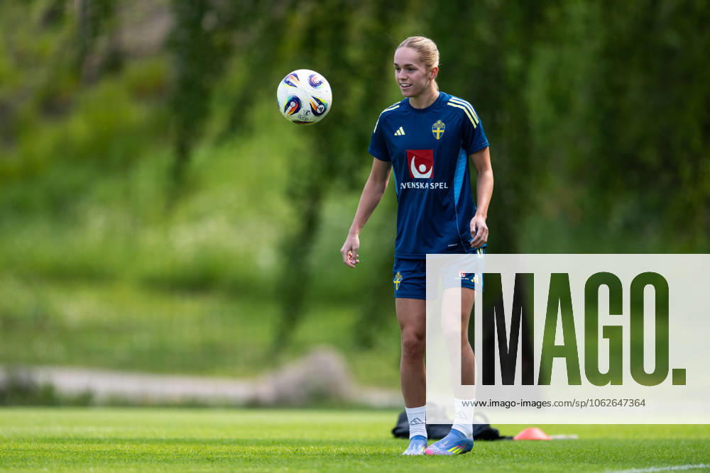 Hanna Lundkvist of the Swedish womens national football team during a training session on June 1, 2025 in Stockholm. Photo: Emma Wallskog BILDBYRAN COP 320 SH0627 fotboll football soccer fotball nations league uefa womens nations league träning practice training sverige sweden dam bbeng