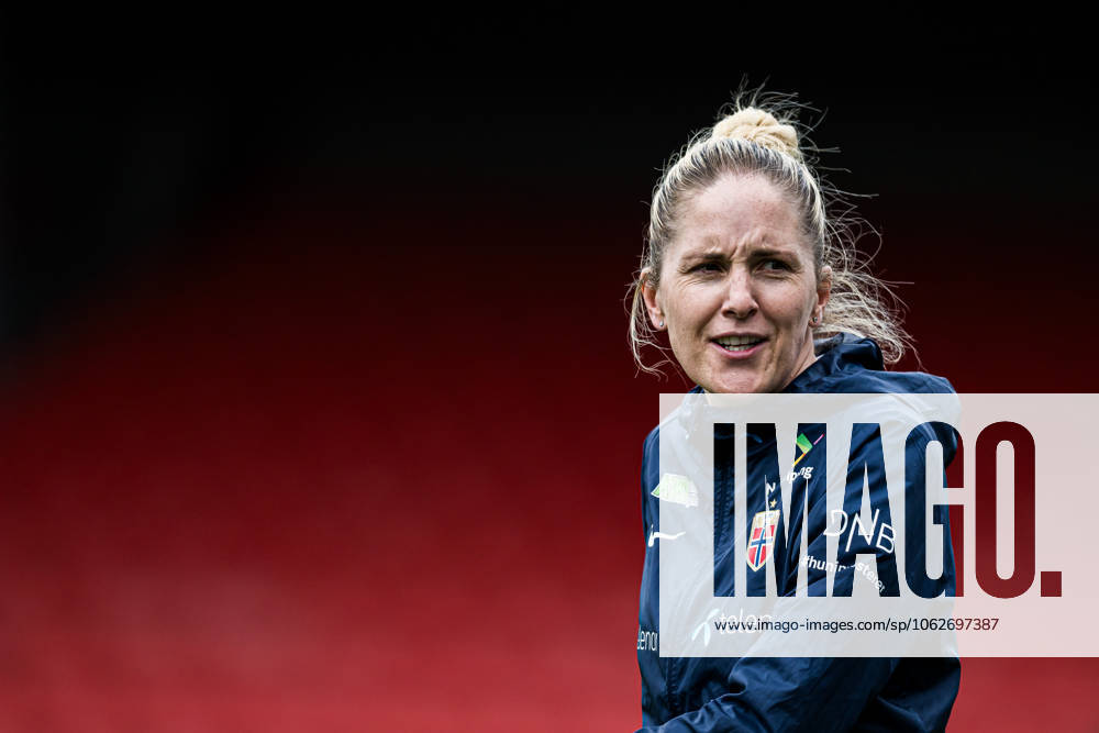 Head coach Gemma Grainger of the Norwegian women s national football team during a training session on June 2, 2025 in Sion. Photo: Marius Simensen BILDBYRAN COP 238 bbeng dam football fotball fotboll norge norway practice soccer training trening träning uefa women s nations league