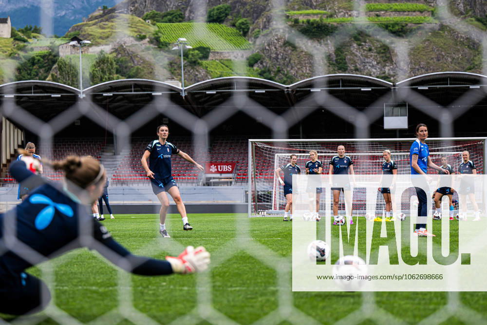 Ingrid Syrstad Engen of the Norwegian women s national football team during a training session on June 2, 2025 in Sion. Photo: Marius Simensen BILDBYRAN COP 238 bbeng dam football fotball fotboll norge norway practice soccer training trening träning uefa women s nations league