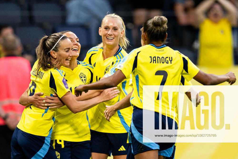 Stina Blackstenius of Sweden celebrates with Johanna Rytting Kaneryd, Kosovare Asllani and Madelen Janogy after 4-1 during the Women s Nations League football match between Sweden and Denmark on June 3, 2025 in Stockholm. Photo: Emma Wallskog BILDBYRAN COP 320 JM0698 fotboll football soccer fotball nations league uefa womens nations league sverige sweden danmark denmark dam bbeng jubel