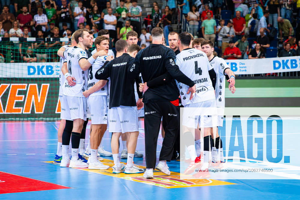(v.l.), TSV Hannover-Burgdorf (grün) gegen THW Kiel (weiß) am 33. Spieltag der Saison 2024 2025 in der DAIKIN Handball-Bundesliga (04.06.2025, ZAG Arena (Hannover, GER),