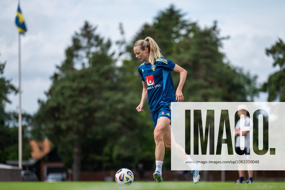 Amanda Ilestedt of the Swedish womens national football team during a training session on June 23, 2025 in Ahus. Photo: Mathias Bergeld BILDBYRAN kod MB MB1148 fotboll football soccer fotball träning practice training sverige sweden dam bbeng women kvinner