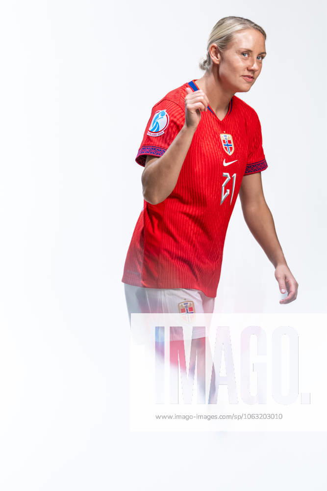 Lisa Naalsund of the Norwegian womens national football team during a media day ahead of the UEFA Women s Euro on June 23, 2025 in Oslo. Photo: Vegard Grott BILDBYRAN kod VG VG0771 bbeng fotboll football soccer fotball norge norway women dam pre-camp precamp media day mediedag UEFA EURO, EM, Europameisterschaft,Fussball em kvinner em 2025 preview