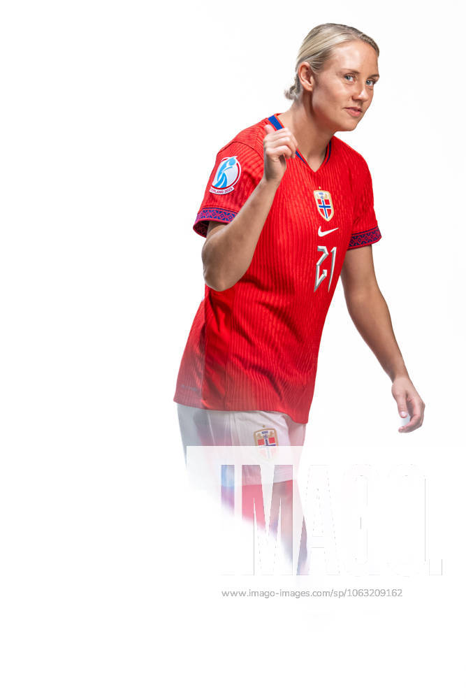 Lisa Naalsund of the Norwegian womens national football team during a media day ahead of the UEFA Women s Euro on June 23, 2025 in Oslo. Photo: Vegard Grott BILDBYRAN kod VG VG0771 bbeng fotboll football soccer fotball norge norway women dam pre-camp precamp media day mediedag UEFA EURO, EM, Europameisterschaft,Fussball em kvinner em 2025 preview