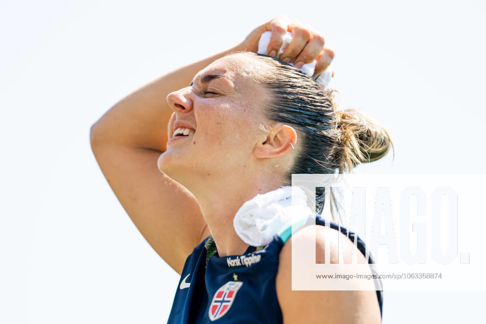Vilde Boe Risa of the Norwegian women s national football team cools down during a training session ahead of the UEFA Women s Euro 2025 on June 30, 2025 in Neuchatel. Photo: Vegard Grott BILDBYRAN kod VG VG0775 bbeng fotboll football soccer fotball fotbolls-em fotball em europamästerskap em uefa womens euro em 2025 träning practice training trening norge norway dam day -2