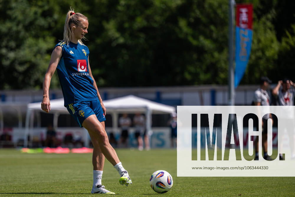 Amanda Ilestedt of the Swedish women s national football team at a training session during the UEFA Women s Euro 2025 Championship on July 2, 2025 in Cham. Photo: Mathias Bergeld BILDBYRAN kod MB MB1164 fotboll football soccer fotball fotbolls-em europamästerskap em uefa womens euro uefa womens european football championship womens euro 2024 dam kvinner women träning practice training sverige sweden 1 bbeng