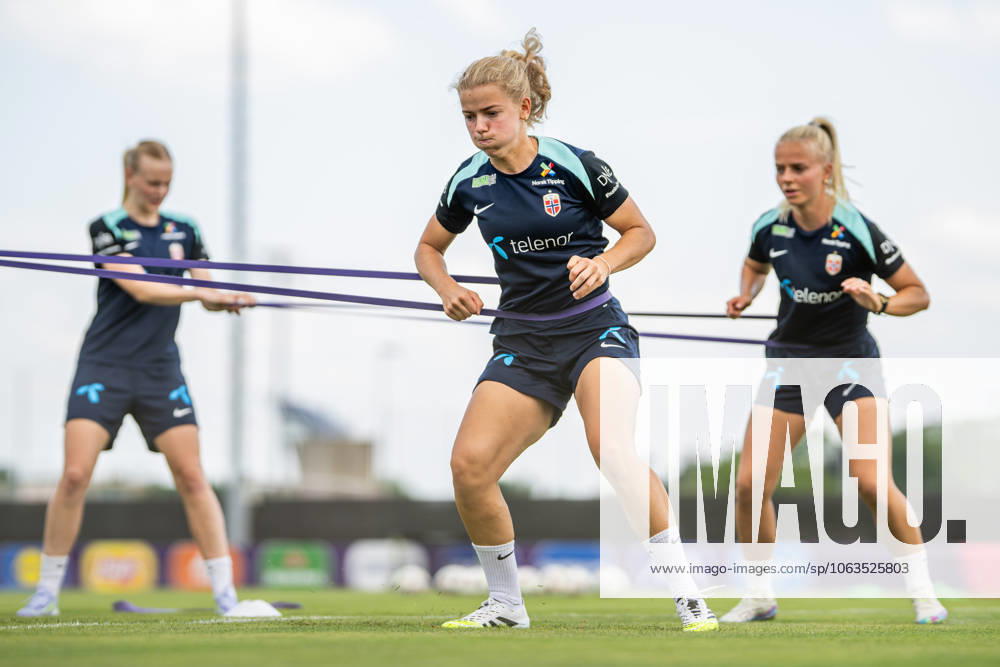 Justine Kielland of the Norwegian women s national football team at a training session during the UEFA Women s Euro 2025 on July 3, 2025 in Neuchatel. Photo: Vegard Grott BILDBYRAN kod VG VG0779 bbeng fotboll football soccer fotball fotbolls-em fotball em europamästerskap em uefa womens euro em 2025 träning practice training trening norge norway dam day2