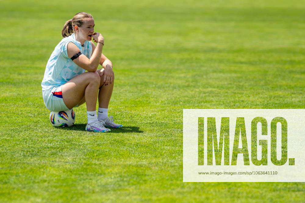 Elisabeth Terland of the Norwegian women s national football team at a training session during the UEFA Women s Euro 2025 on July 5, 2025 in Neuchatel. Photo: Vegard Grott BILDBYRAN kod VG VG0780 bbeng fotboll football soccer fotball fotbolls-em fotball em europamästerskap em uefa womens euro em 2025 träning practice training trening norge norway dam day4