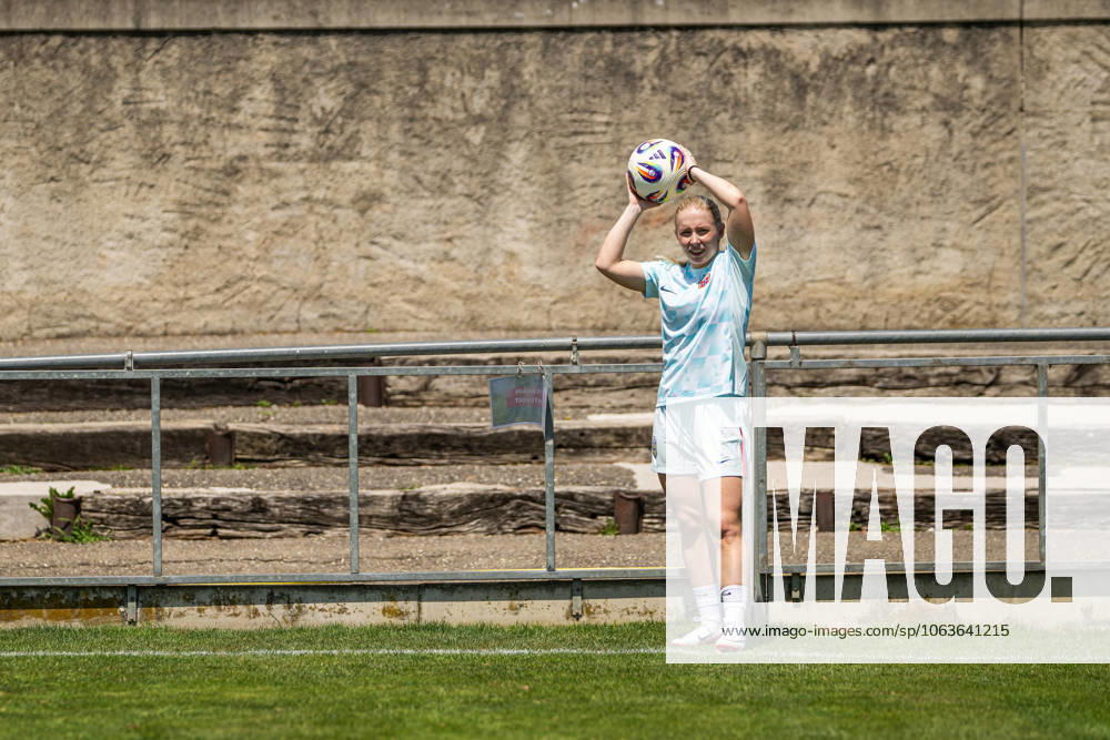 Thea Bjelde of the Norwegian women s national football team at a training session during the UEFA Women s Euro 2025 on July 5, 2025 in Neuchatel. Photo: Vegard Grott BILDBYRAN kod VG VG0780 bbeng fotboll football soccer fotball fotbolls-em fotball em europamästerskap em uefa womens euro em 2025 träning practice training trening norge norway dam day4