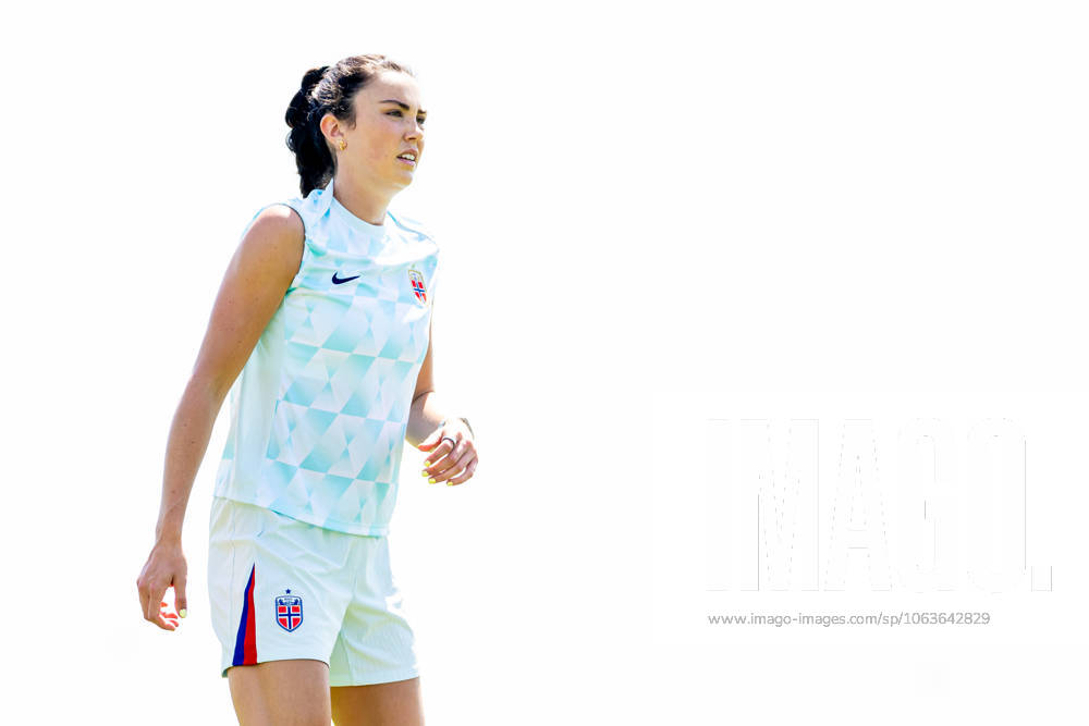 Ingrid Syrstad Engen of the Norwegian women s national football team at a training session during the UEFA Women s Euro 2025 on July 5, 2025 in Neuchatel. Photo: Vegard Grott BILDBYRAN kod VG VG0780 bbeng fotboll football soccer fotball fotbolls-em fotball em europamästerskap em uefa womens euro em 2025 träning practice training trening norge norway dam day4
