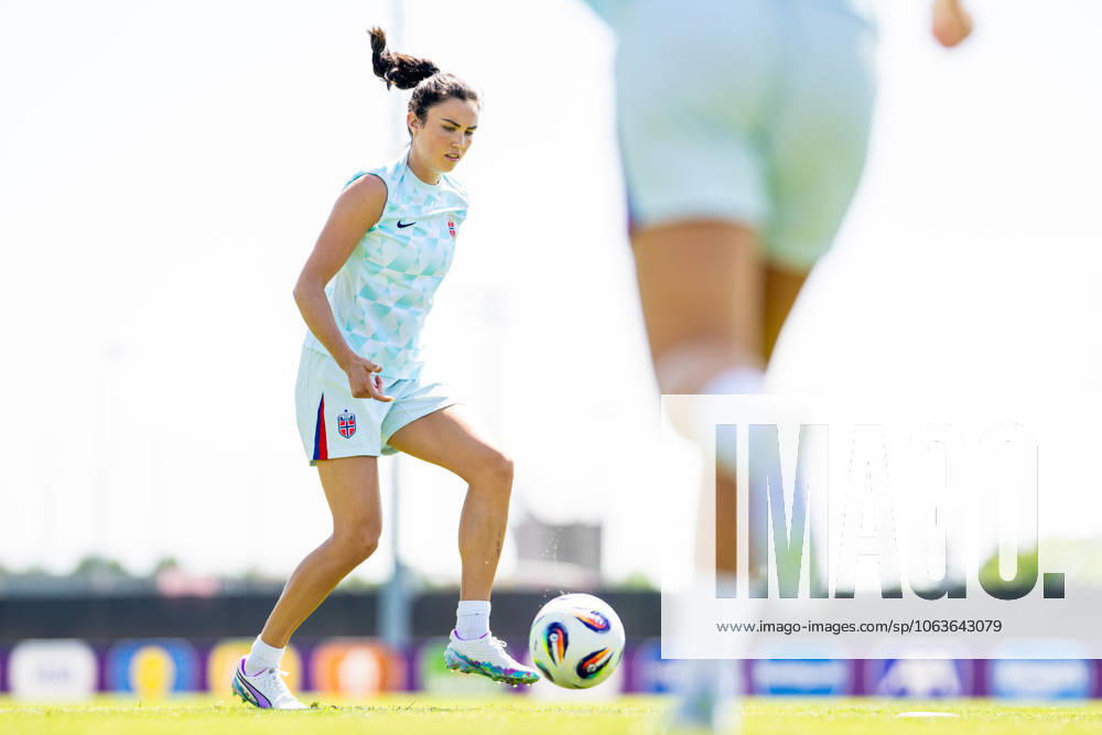 Ingrid Syrstad Engen of the Norwegian women s national football team at a training session during the UEFA Women s Euro 2025 on July 5, 2025 in Neuchatel. Photo: Vegard Grott BILDBYRAN kod VG VG0780 bbeng fotboll football soccer fotball fotbolls-em fotball em europamästerskap em uefa womens euro em 2025 träning practice training trening norge norway dam day4