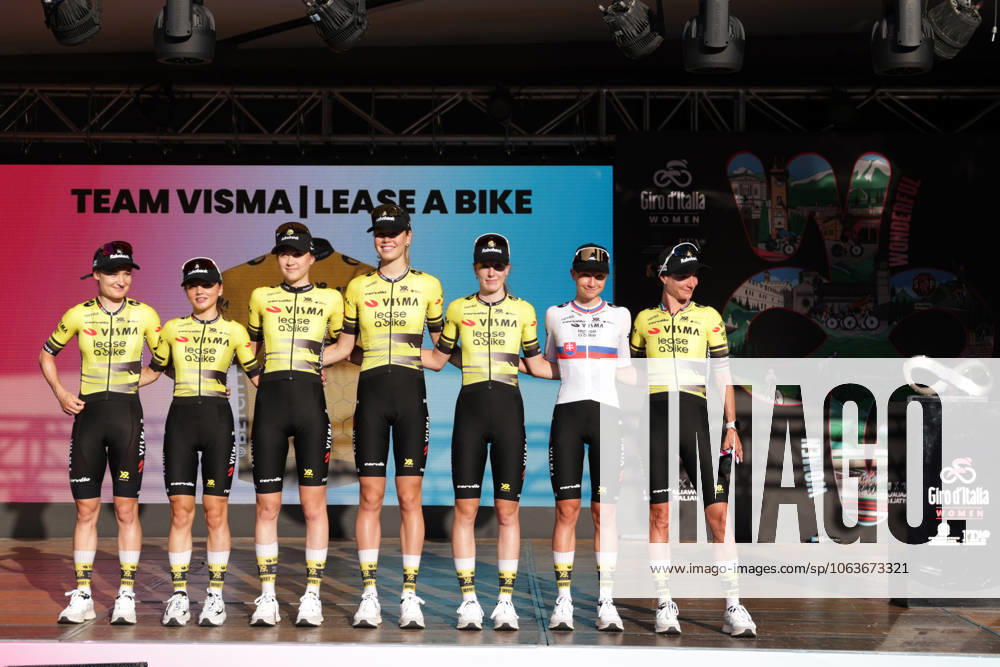 TEAM VISMA LEASE A BIKE During the team presentation ahead of the Giro dItalia women cycling race in Bergamo. The race starts on Sunday July 6, with the first Tudor ITT stage over 14,2 km, from and to Bergamo, North Italy - Saturday, July 5, 2025. - cycling .