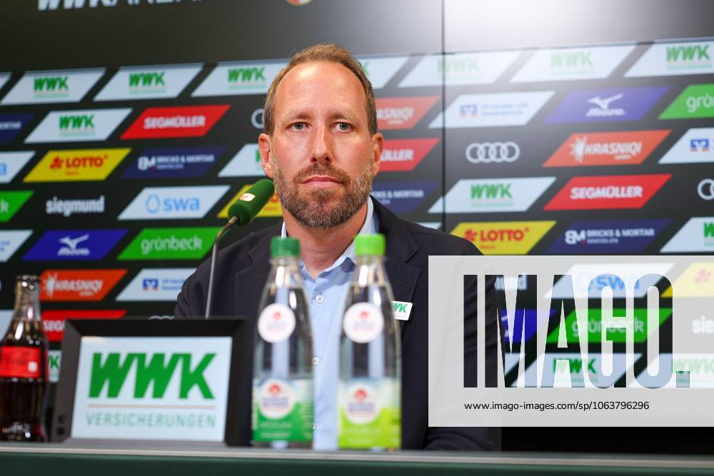 Geschaeftsfuehrer Finanzen Michael Stroell (FC Augsburg), Vorstellung Chef-Trainer Sandro Wagner, FC Augsburg, Fussball, 1. Bundesliga, 07.07.2025 DFB regulations prohibit any use of photographs as image sequences and or quasi-video Augsburg Bayern Deutschland
