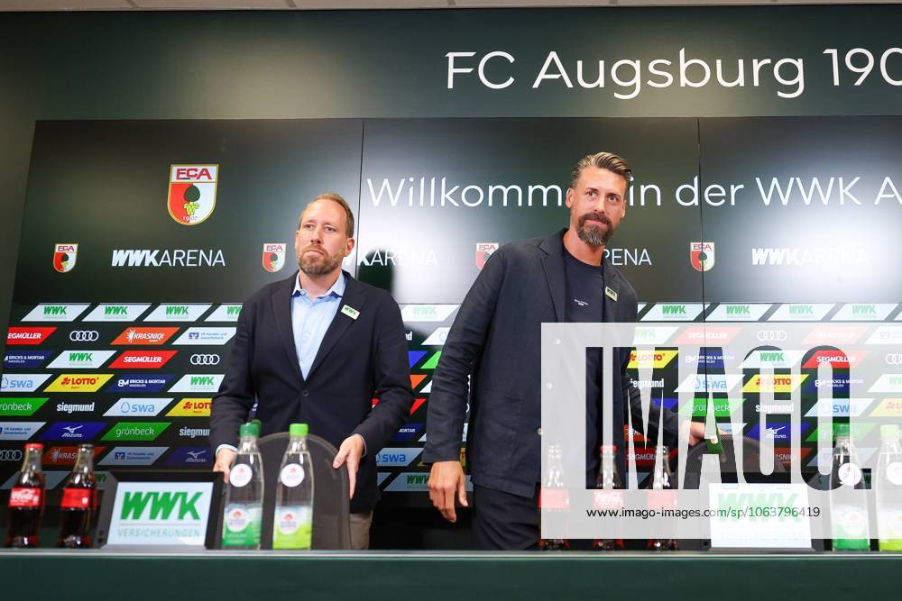 , Geschaeftsfuehrer Finanzen Michael Stroell (FC Augsburg), Vorstellung Chef-Trainer Sandro Wagner, FC Augsburg, Fussball, 1. Bundesliga, 07.07.2025 DFB regulations prohibit any use of photographs as image sequences and or quasi-video Augsburg Bayern Deutschland