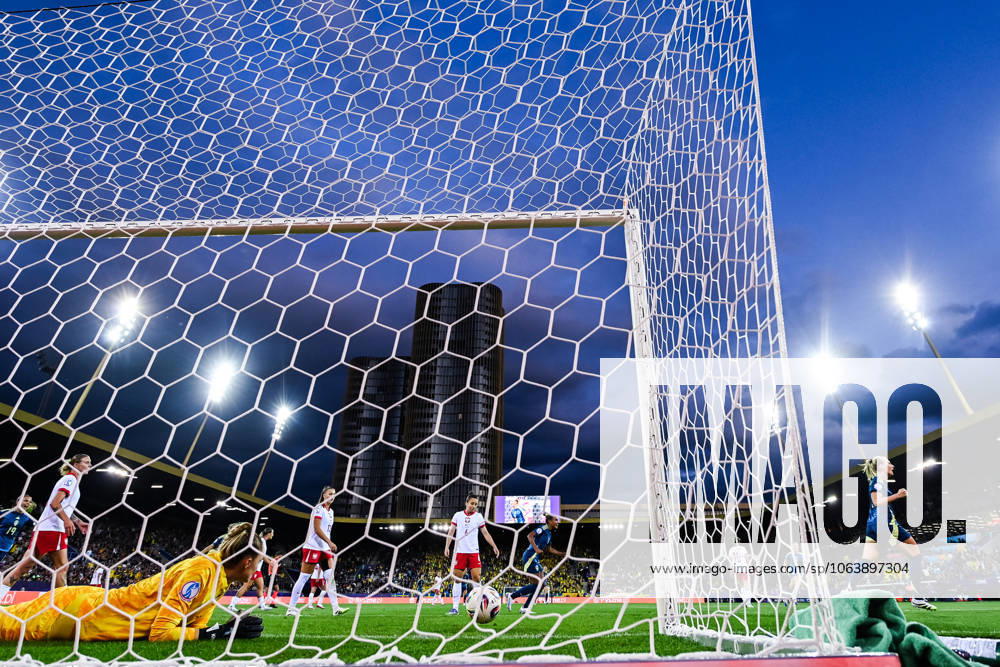 Stina Blackstenius of Sweden celebrates after scoring 0-1 during the UEFA Women s Euro 2025 group stage football match between Poland and Sweden on July 8, 2025 in Luzern. Photo: Mathias Bergeld BILDBYRAN kod MB LT0707 fotboll football soccer fotball fotbolls-em europamästerskap em uefa womens euro uefa womens european football championship womens euro 2025 dam kvinner women polen sverige sweden poland 7 bbeng jubel