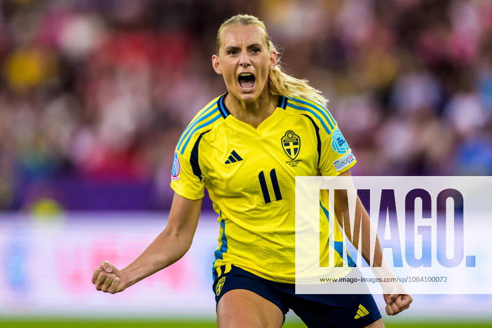 Stina Blackstenius of Sweden celebrates after 1-1 during the UEFA Women s Euro 2025 group stage football match between between Sweden and Germany on July 12, 2025 in Zurich. Photo: Ludvig Thunman BILDBYRAN kod LT LT0714 fotboll football soccer fotball fotbolls-em europamästerskap em uefa womens euro uefa womens european football championship womens euro 2025 dam kvinner women sverige sweden germany deutschland tyskland bbeng jubel