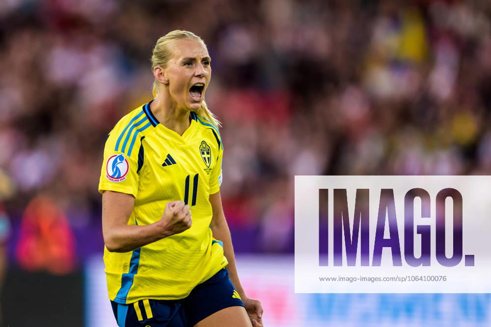Stina Blackstenius of Sweden celebrates after 1-1 during the UEFA Women s Euro 2025 group stage football match between between Sweden and Germany on July 12, 2025 in Zurich. Photo: Ludvig Thunman BILDBYRAN kod LT LT0714 fotboll football soccer fotball fotbolls-em europamästerskap em uefa womens euro uefa womens european football championship womens euro 2025 dam kvinner women sverige sweden germany deutschland tyskland bbeng jubel