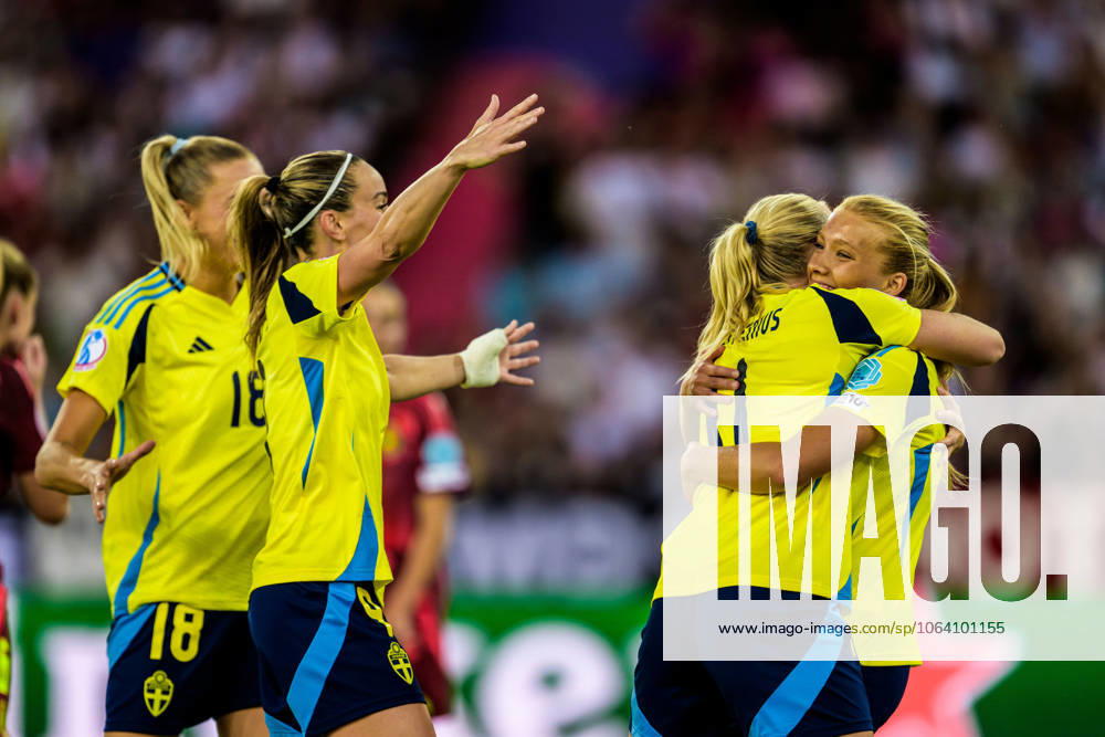 Smilla Holmberg of Sweden celebrates after 2-1 during the UEFA Women s Euro 2025 group stage football match between between Sweden and Germany on July 12, 2025 in Zurich. Photo: Ludvig Thunman BILDBYRAN kod LT LT0714 fotboll football soccer fotball fotbolls-em europamästerskap em uefa womens euro uefa womens european football championship womens euro 2025 dam kvinner women sverige sweden germany deutschland tyskland bbeng jubel jubel