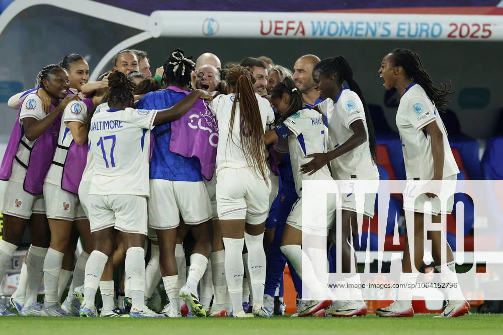 Jubel nach dem Tor zum 2:3, jubelnd, bejubelt, jubelt, jubeln, emotionen um die Torschützin Delphine Cascarino (Frankreich, 20), 13.07.2025, Fussball, UEFA Womens Euro, Niederlande - Frankreich, Schweiz, Basel, St. Jakob-Park.