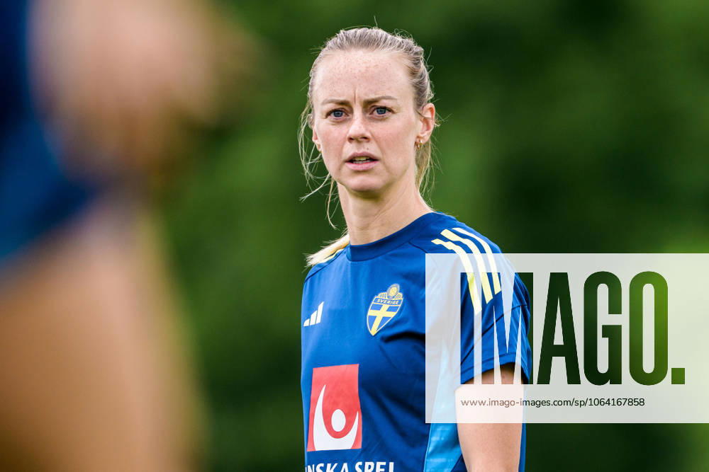 Amanda Ilestedt of the Swedish women s national football team at a training session during the UEFA Women s Euro 2025 Championship on July 15, 2025 in Cham. Photo: Ludvig Thunman BILDBYRAN kod LT LT0718 fotboll football soccer fotball fotbolls-em europamästerskap em uefa womens euro uefa womens european football championship womens euro 2025 dam kvinner women träning practice training sverige sweden day 13 bbeng