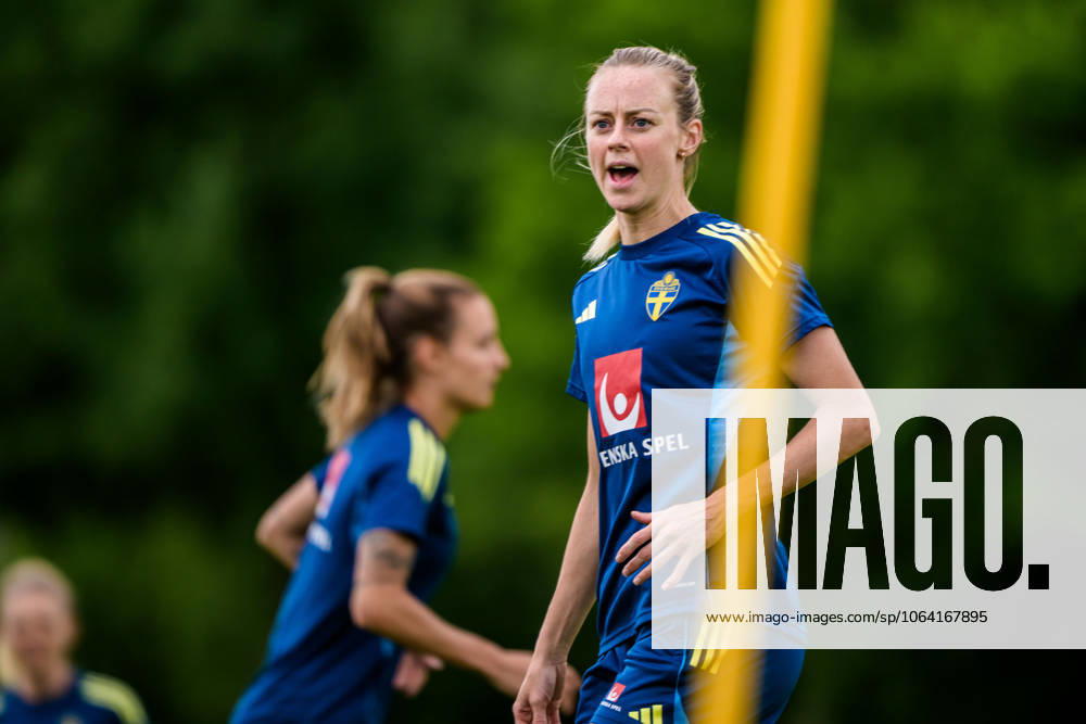 Amanda Ilestedt of the Swedish women s national football team at a training session during the UEFA Women s Euro 2025 Championship on July 15, 2025 in Cham. Photo: Ludvig Thunman BILDBYRAN kod LT LT0718 fotboll football soccer fotball fotbolls-em europamästerskap em uefa womens euro uefa womens european football championship womens euro 2025 dam kvinner women träning practice training sverige sweden day 13 bbeng