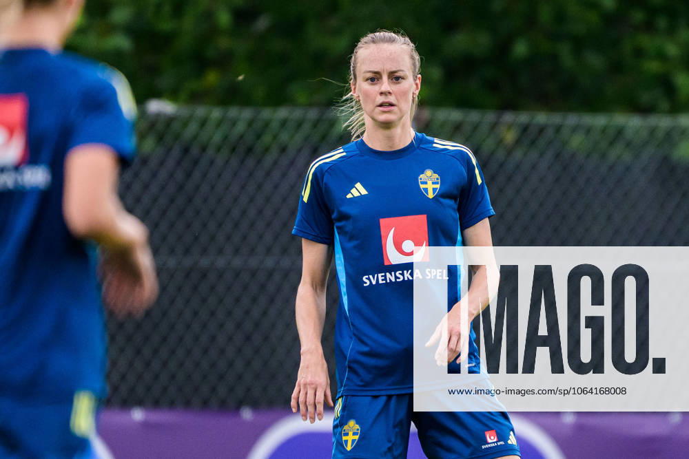 Amanda Ilestedt of the Swedish women s national football team at a training session during the UEFA Women s Euro 2025 Championship on July 15, 2025 in Cham. Photo: Ludvig Thunman BILDBYRAN kod LT LT0718 fotboll football soccer fotball fotbolls-em europamästerskap em uefa womens euro uefa womens european football championship womens euro 2025 dam kvinner women träning practice training sverige sweden day 13 bbeng