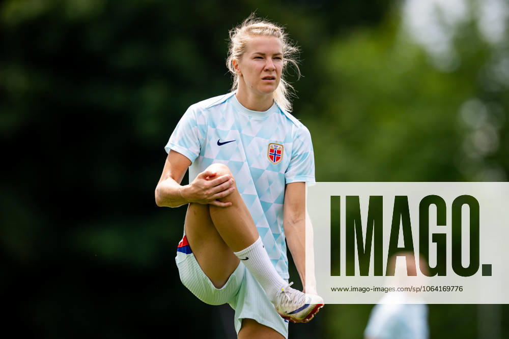 Ada Hegerberg of the Norwegian women s national football team at a training session during the UEFA Women s Euro 2025 on July 15, 2025 in Neuchatel. Photo: Vegard Grott BILDBYRAN kod VG VG0787 bbeng fotboll football soccer fotball fotbolls-em fotball em europamästerskap em uefa womens euro em 2025 träning practice training trening norge norway dam day14