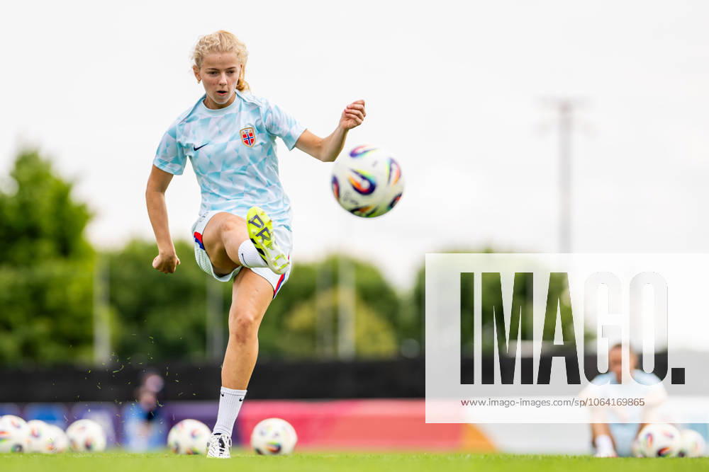 Justine Kielland of the Norwegian women s national football team at a training session during the UEFA Women s Euro 2025 on July 15, 2025 in Neuchatel. Photo: Vegard Grott BILDBYRAN kod VG VG0787 bbeng fotboll football soccer fotball fotbolls-em fotball em europamästerskap em uefa womens euro em 2025 träning practice training trening norge norway dam day14