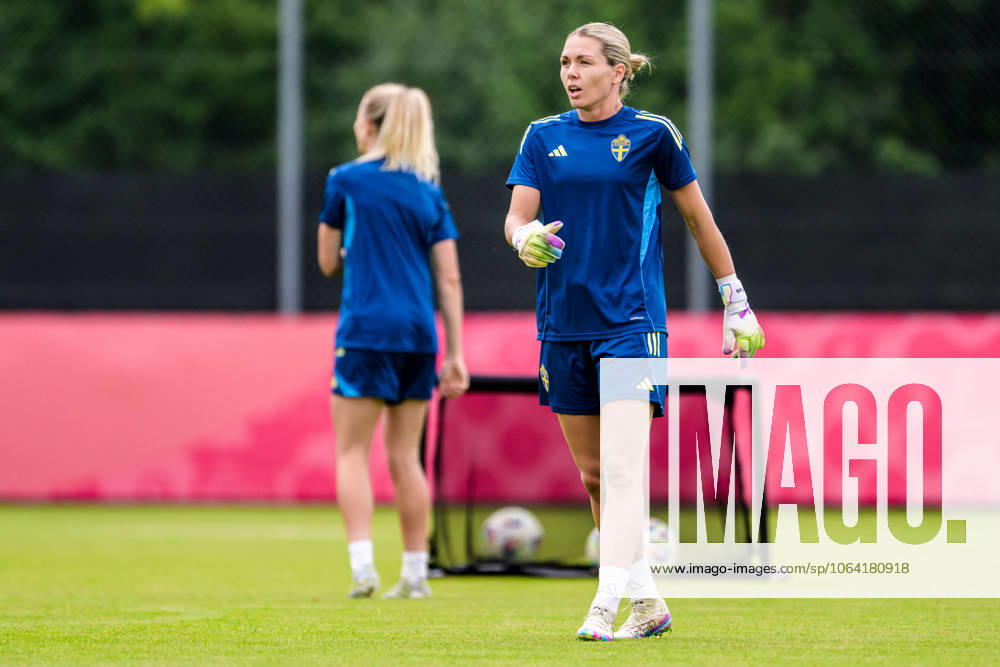 Goalkeeper Jennifer Falk of the Swedish women s national football team at a training session during the UEFA Women s Euro 2025 Championship on July 16, 2025 in Cam. Photo: Ludvig Thunman BILDBYRAN kod LT LT0720 fotboll football soccer fotball fotbolls-em europamästerskap em uefa womens euro uefa womens european football championship womens euro 2025 dam kvinner women träning practice training sverige sweden day 15 bbeng