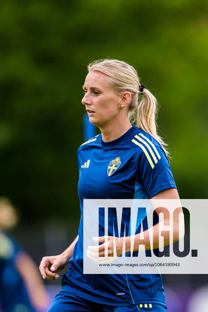 Stina Blackstenius of the Swedish women s national football team at a training session during the UEFA Women s Euro 2025 Championship on July 16, 2025 in Cam. Photo: Ludvig Thunman BILDBYRAN kod LT LT0720 fotboll football soccer fotball fotbolls-em europamästerskap em uefa womens euro uefa womens european football championship womens euro 2025 dam kvinner women träning practice training sverige sweden day 15 bbeng