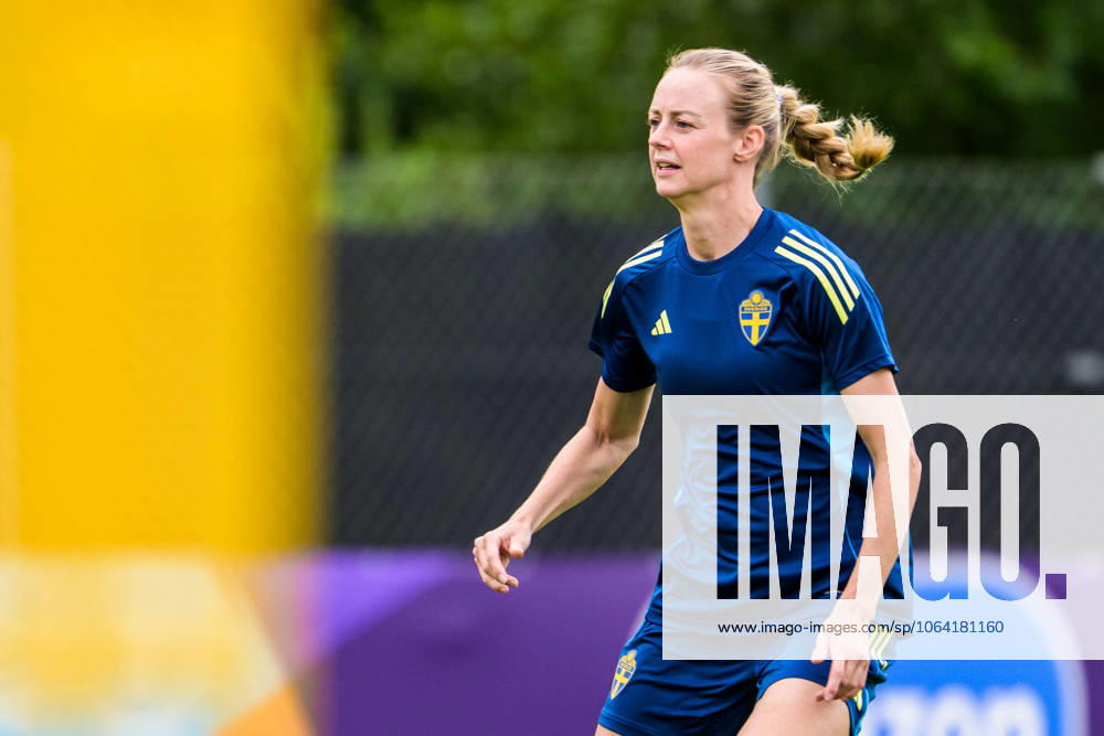 Amanda Ilestedt of the Swedish women s national football team at a training session during the UEFA Women s Euro 2025 Championship on July 16, 2025 in Cam. Photo: Ludvig Thunman BILDBYRAN kod LT LT0720 fotboll football soccer fotball fotbolls-em europamästerskap em uefa womens euro uefa womens european football championship womens euro 2025 dam kvinner women träning practice training sverige sweden day 15 bbeng