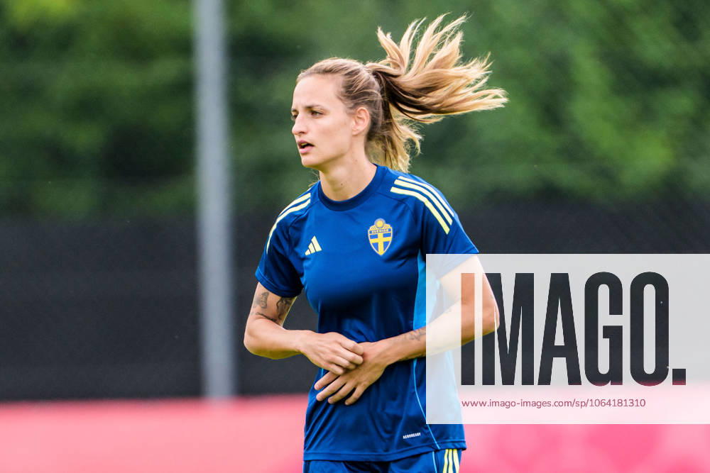 Nathalie Björn of the Swedish women s national football team at a training session during the UEFA Women s Euro 2025 Championship on July 16, 2025 in Cam. Photo: Ludvig Thunman BILDBYRAN kod LT LT0720 fotboll football soccer fotball fotbolls-em europamästerskap em uefa womens euro uefa womens european football championship womens euro 2025 dam kvinner women träning practice training sverige sweden day 15 bbeng