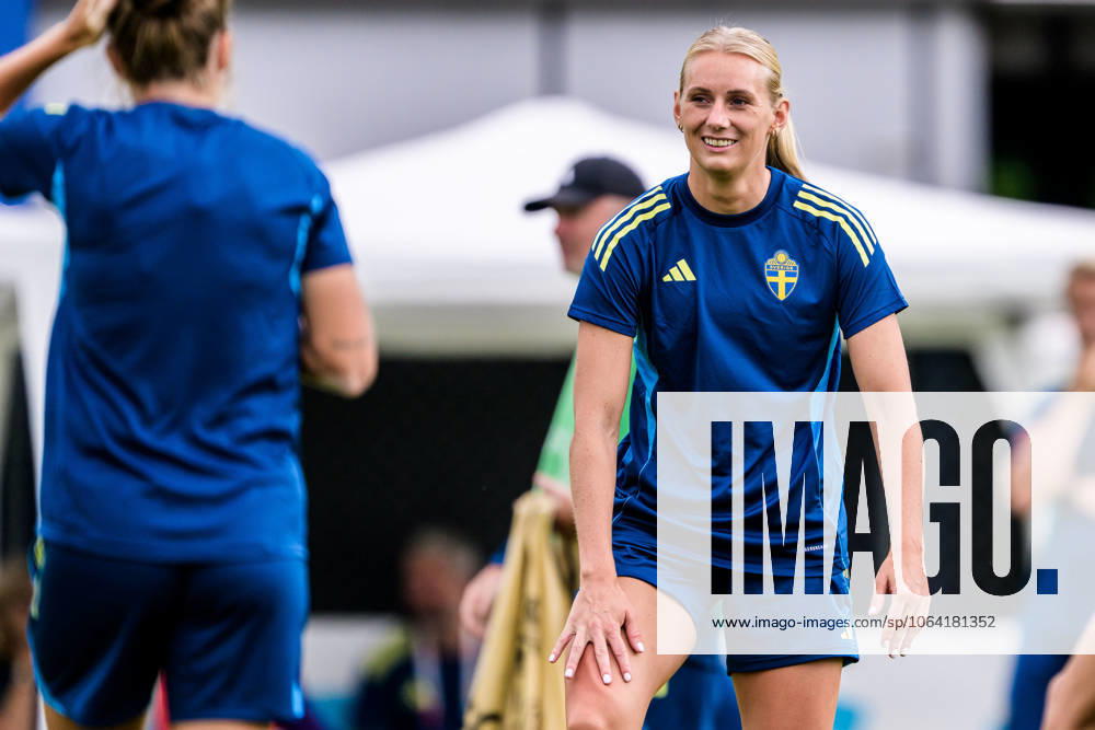 Stina Blackstenius of the Swedish women s national football team at a training session during the UEFA Women s Euro 2025 Championship on July 16, 2025 in Cam. Photo: Ludvig Thunman BILDBYRAN kod LT LT0720 fotboll football soccer fotball fotbolls-em europamästerskap em uefa womens euro uefa womens european football championship womens euro 2025 dam kvinner women träning practice training sverige sweden day 15 bbeng