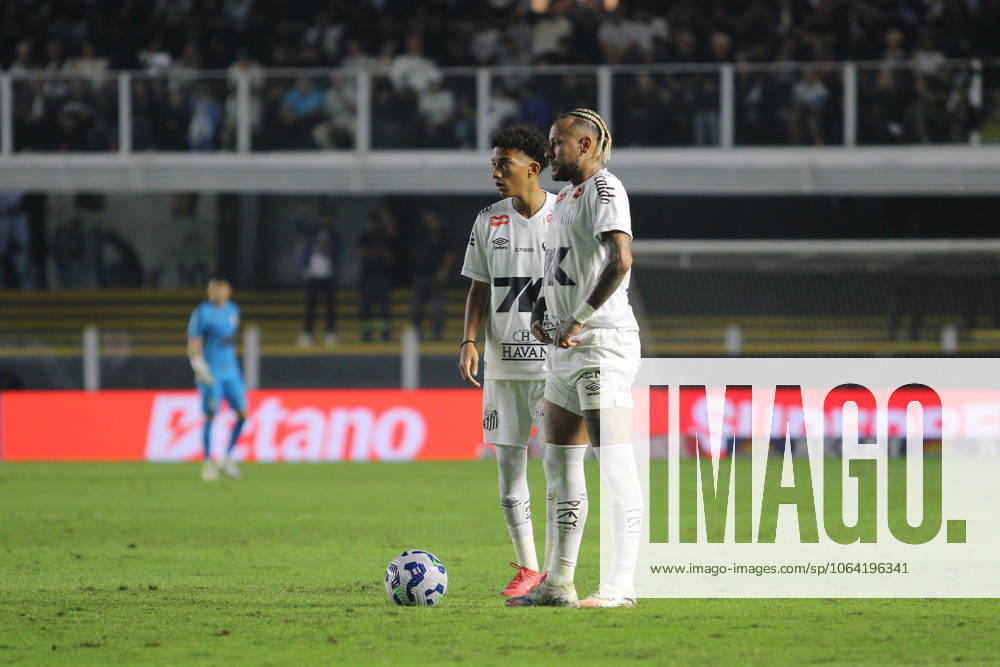 Match between Santos and Flamengo Santos (SP), 7 16 2025 - football Santos x Flamengo - Robinho Jr and Neymar Jr, during the match between Santos x Flamengo, valid for the 14th round of the Brazilian Championship Series A, held at Vila Belmiro, this Wednesday (16). Sao Paulo Brasil