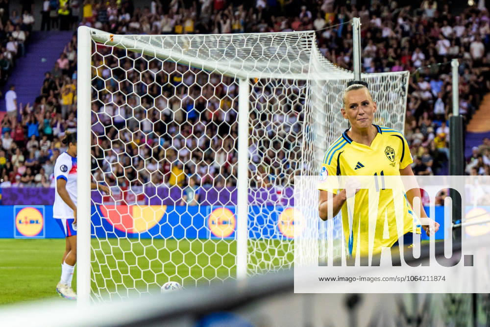 Stina Blackstenius of Sweden celebrates after scoring 2-0 during the UEFA Women s Euro 2025 quarterfinal football match between Sweden and England on July 17, 2025 in Zurich. Photo: Ludvig Thunman BILDBYRAN kod LT LT0721 fotboll football soccer fotball fotbolls-em europamästerskap em uefa womens euro uefa womens european football championship womens euro 2025 dam kvinner women kvartsfinal quarterfinal quarterfinals sverige sweden england bbeng jubel