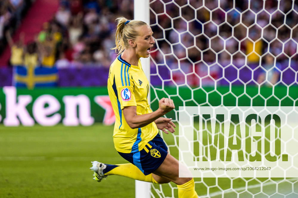 Stina Blackstenius of Sweden celebrates after scoring 2-0 during the UEFA Women s Euro 2025 quarterfinal football match between Sweden and England on July 17, 2025 in Zurich. Photo: Ludvig Thunman BILDBYRAN kod LT LT0721 fotboll football soccer fotball fotbolls-em europamästerskap em uefa womens euro uefa womens european football championship womens euro 2025 dam kvinner women kvartsfinal quarterfinal quarterfinals sverige sweden england bbeng jubel