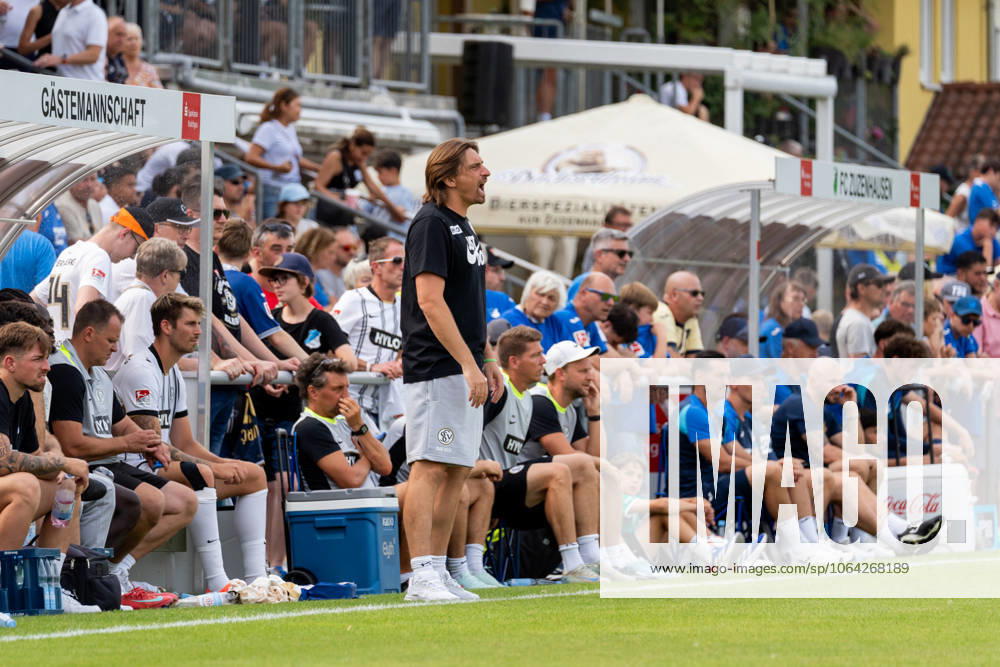 Vincent Wagner (SV Elversberg, Cheftrainer) gibt seiner Mannschaft Anweisungen, GER, TSG 1899 Hoffenheim vs. SV Elversberg, Fussball, Testspiel, Saison 2025 2026, 19.07.2025, GER, TSG 1899 Hoffenheim vs. SV Elversberg, Fussball, Testspiel, Saison 2025 2026, 19.07.2025 Zuzenhausen