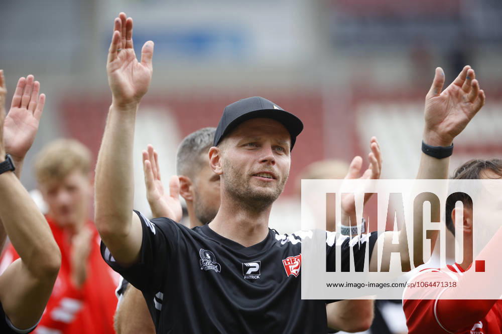 Halle Saale Sachsen Anhalt Leuna Chemie Stadion Fußball Hallescher FC Halle HFC Regionalliga Nordost 4. Liga Männer Saison 2025 2026 1. Spieltag Hallescher FC - BFC Dynamo Jubel Robert Schröder Trainer ( Hallescher FC)