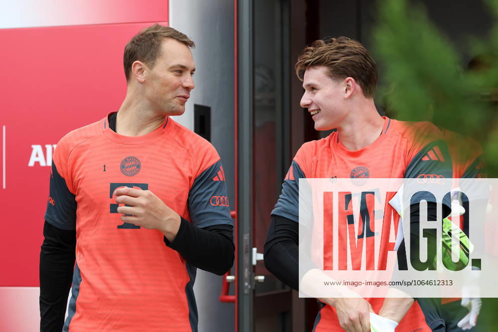 Manuel Neuer (FC Bayern Muenchen, 01) mit Jonas Urbig (FC Bayern Muenchen, 40), GER, Training, FC Bayern Muenchen, Fussball, Saison 2025 2026, 31.07.2025, GER, Training, FC Bayern Muenchen, Fussball, Saison 2025 2026, 31.07.2025 Muenchen
